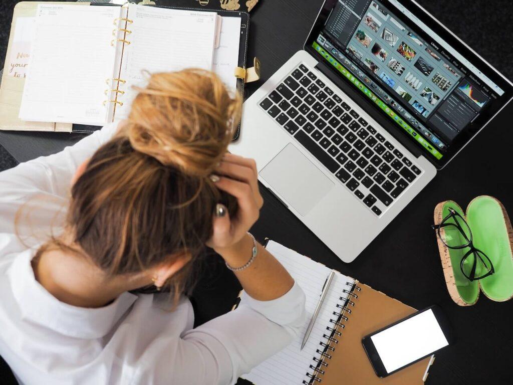 Image of a woman looking stressed at work